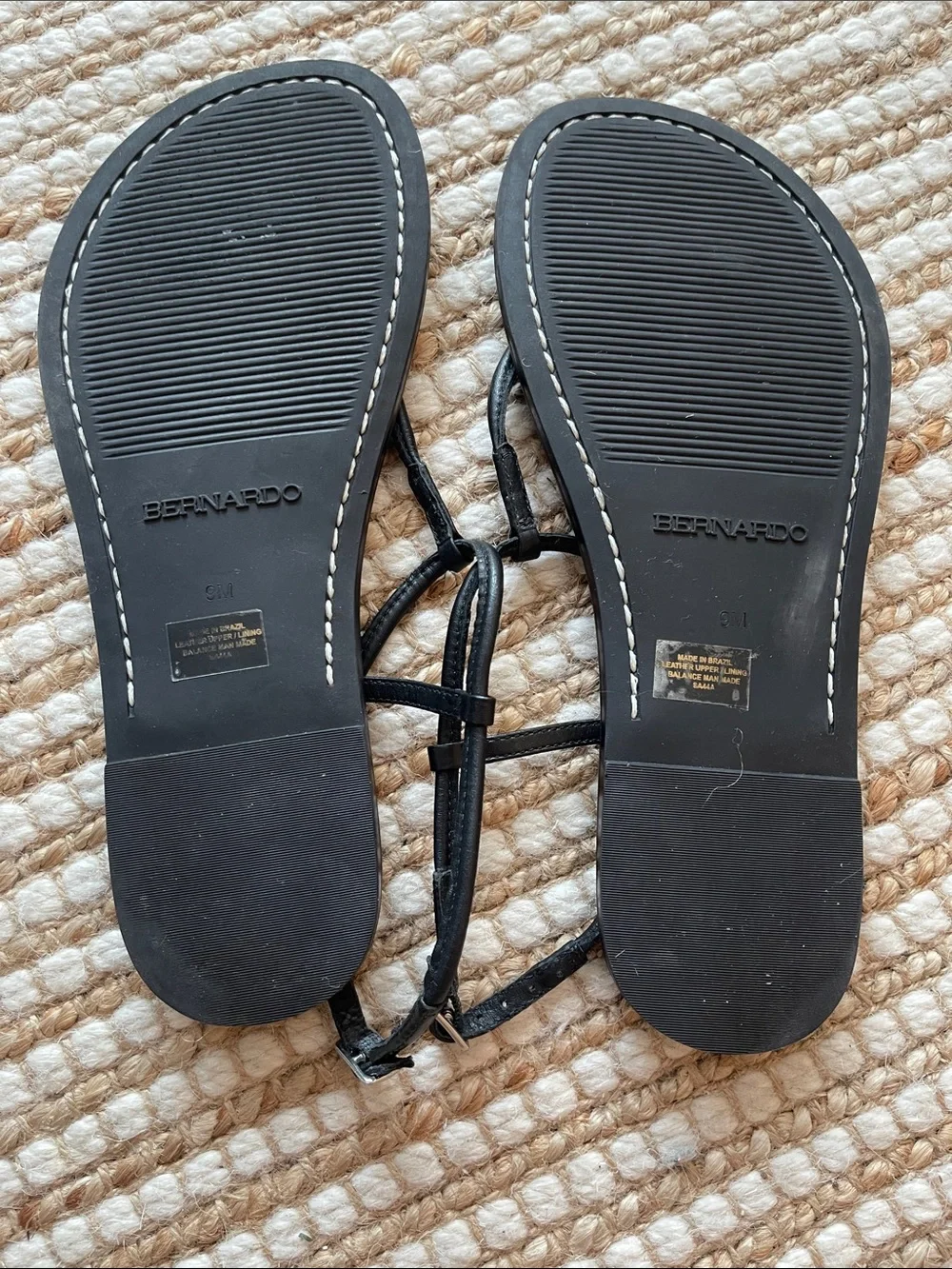 Bernardo Hercu Sandal Black Leather Thin Strap Thongs 9M